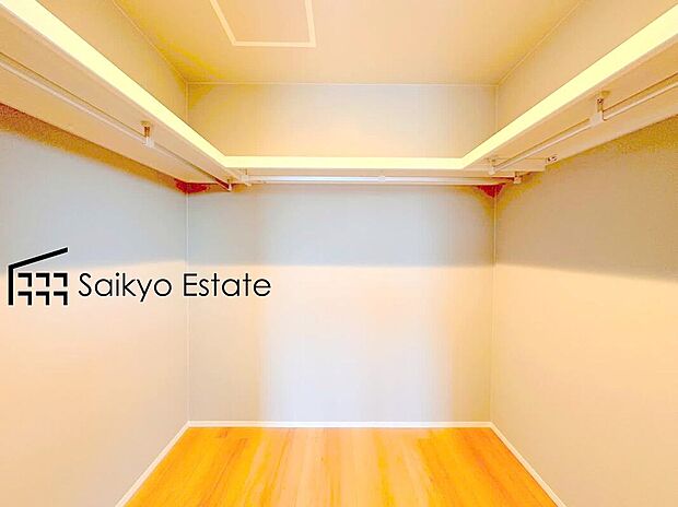 【ウォークインクローゼット【施工例】】7帖の洋室と5.25帖の洋室にWICがございます。たっぷり収納ができるWICは衣替え不要で、すぐに使え、片付け上手に!