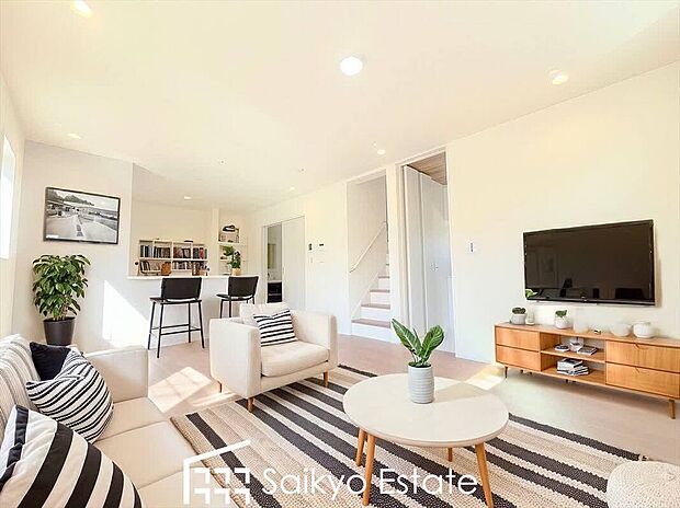 【リビング【施工例】】家族が集い、楽しい会話と美味しいごはん。何気ない家族団らんの時間が幸せに感じられる、そんな空間になりそうです。