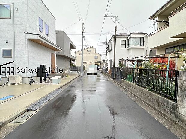 【前面道路】前面道路、幅員がございますので、駐車もスムーズに行えます!駐車が少し苦手なママさんでも安心ですね♪