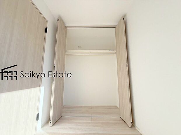 【収納】各居室に収納を設けておりますので、衣類の他にもカバンや小物など何でも収納して、居室の全空間を有効活用できます♪
