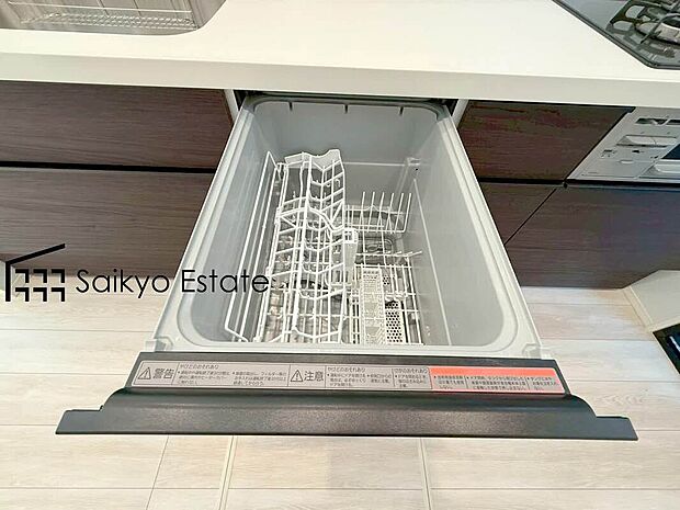 【食洗機】「ビルトイン食洗機」は手洗いよりも経済的で家計に優しく、家事の負担を軽減してくれるママの強い味方ですね。
