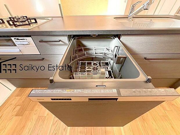 【 食洗機】「ビルトイン食洗機」は手洗いよりも経済的で家計に優しく、家事の負担を軽減してくれるママの強い味方ですね。
