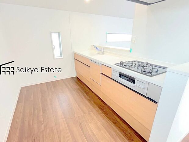 【キッチン【施工例】】リビングにいる家族とコミュニケーションをとりながら作業が出来る人気のカウンターキッチン。お子様がリビングにいても目が届くので安心です。食洗機付きです！