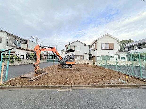 【現地写真】LDK広々16.77帖！季節の物などの収納に便利な小屋裏収納付きの大型3LDK♪ガスを効率よく使えるハイクオリティ熱源器「エコジョーズ」標準装備！