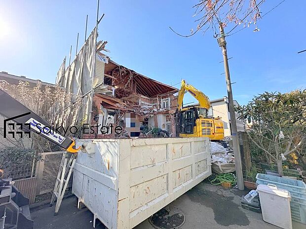 【現地写真】南庭がございますので、家庭菜園やガーデニング、夏はお子様の水遊びやBBQなど楽しみが広がります♪B号棟は車種にもよりますが駐車2台可能です！
