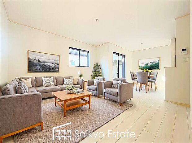 【リビング【施工例】】リビングとバルコニーのある2階に水回りが集約されているため家事動線良好です！気持ちの良い風も舞い込みます♪
