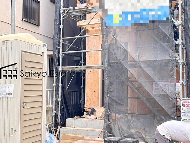 【玄関】スーパー、コンビニまで徒歩約3分など、周辺は商業施設が充実した暮らし便利な立地です！急なお買い物も安心です♪