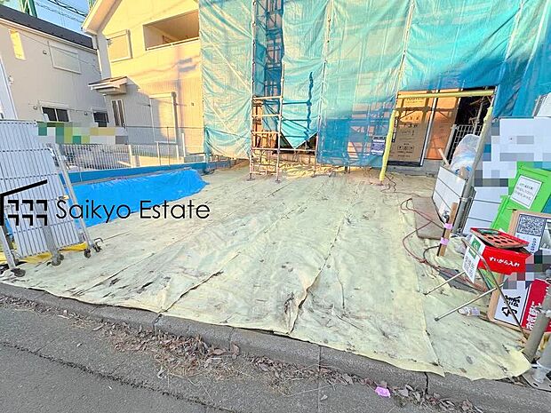 【前面道路】車種によりますが駐車スペースは2台可能です！来客時などに便利な他、セカンドカーをお持ちの方、購入をご検討の方は必見です！