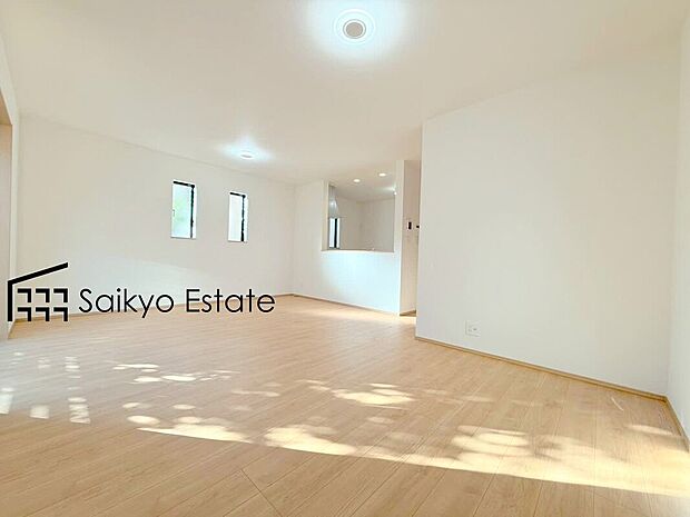 【リビング】家族が集い、楽しい会話と美味しいごはん。何気ない家族団らんの時間が幸せに感じられる、そんな空間になりそうです。