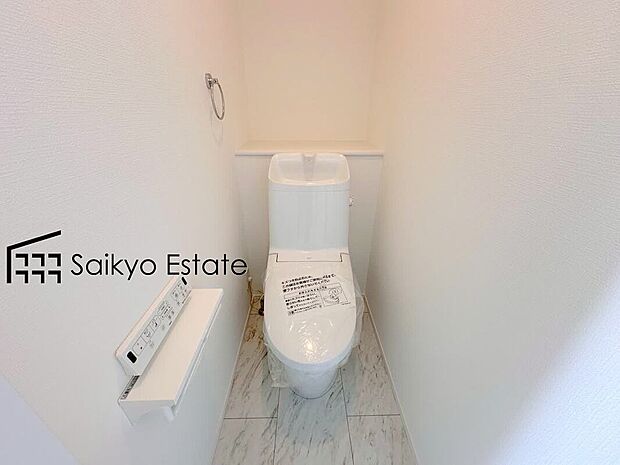 【ウォシュレット付トイレ】「温水清浄便座付きトイレ」は日々の生活を快適にしてくれます。毎日使う場所だからこそ、こだわりたいポイントですね。