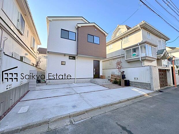 【外観】小学校まで徒歩約9分、中学校まで徒歩約17分でお子様が無理なく通える距離です。保育園や幼稚園も近くに多数あり、子育てファミリーには嬉しい環境です!