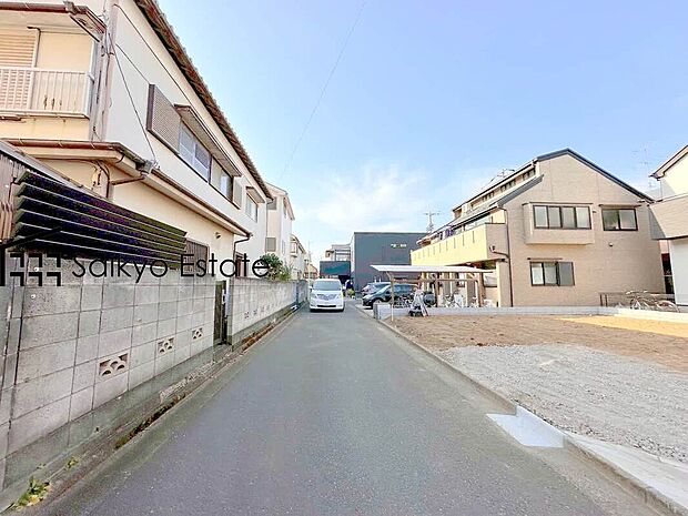 【前面道路】前面道路、幅員がございますので、駐車もスムーズに行えます！駐車が少し苦手なママさんでも安心ですね♪