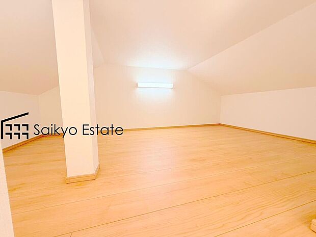 【ロフト（施工例）】お子様にも人気のロフト。季節の物やアウトドアグッズなどを収納して生活空間を広々としたスペースに！