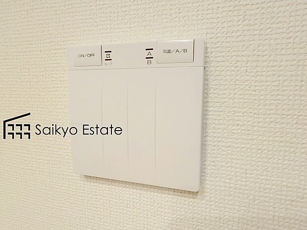 【床暖房】「リビング床暖房」は、空気を汚さずに室内を快適な温度に保ってくれます。お子様でも安心してつける事ができる暖房器具です。
