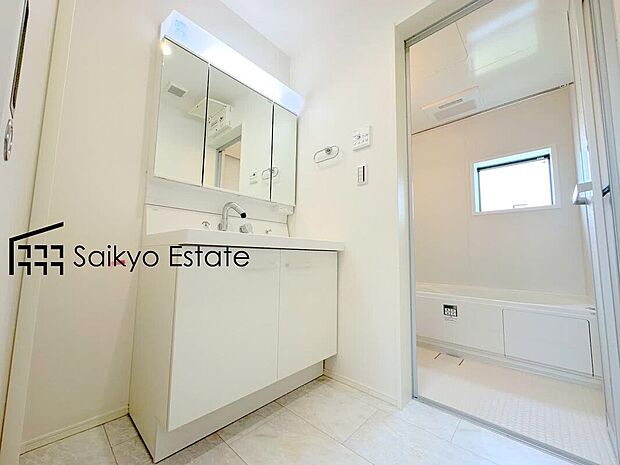 【シャンプードレッサー付洗面化粧台】「シャンプードレッサー付きの洗面台」は暮らしを快適にしてくれます。朝の身支度もスムーズに♪
