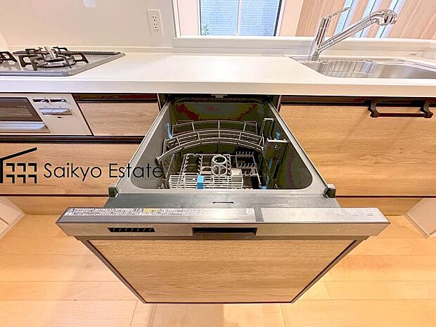 【食洗機】「ビルトイン食洗機」は手洗いよりも経済的で家計に優しく、家事の負担を軽減してくれるママの強い味方ですね。
