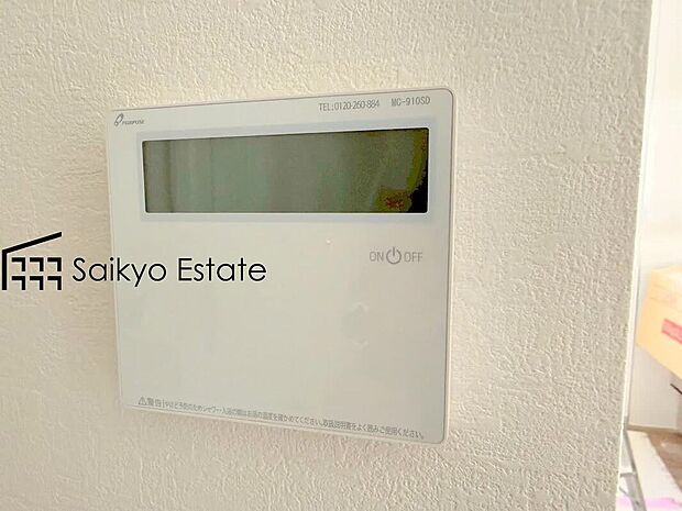 【床暖房】「リビング床暖房」は、空気を汚さずに室内を快適な温度に保ってくれます。お子様でも安心してつける事ができる暖房器具です。