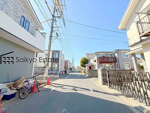 【前面道路】小学校まで徒歩約9分、中学校まで徒歩約10分でお子様が無理なく通える距離です。保育園や幼稚園も近くに多数あり、子育てファミリーには嬉しい環境です!