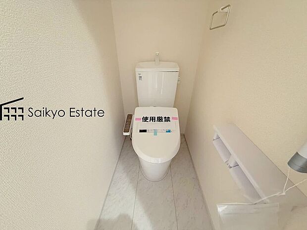 【ウォシュレット付トイレ】「温水清浄便座付きトイレ」は日々の生活を快適にしてくれます。毎日使う場所だからこそ、こだわりたいポイントですね。