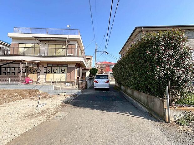 【前面道路】前面道路、幅員がございますので、駐車もスムーズに行えます！駐車が少し苦手なママさんでも安心ですね♪