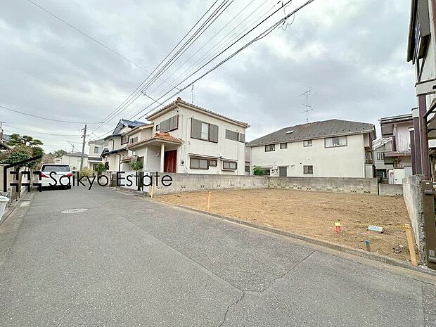 【前面道路】交通量の少ない前面道路ですので、小さなお子様がおられるご家庭でも安心してお住まいいただけます。