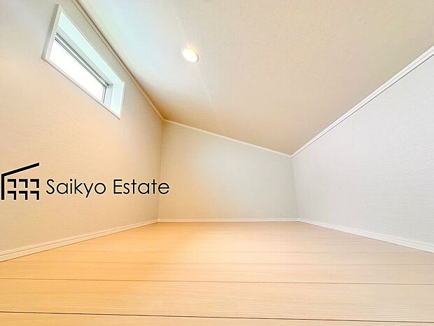 【ロフト【施工例】】ロフトは季節物や使用頻度の低い物の収納に重宝いたします。人目につかない空間なので、お好きなように物を保管できる便利なスペースです!