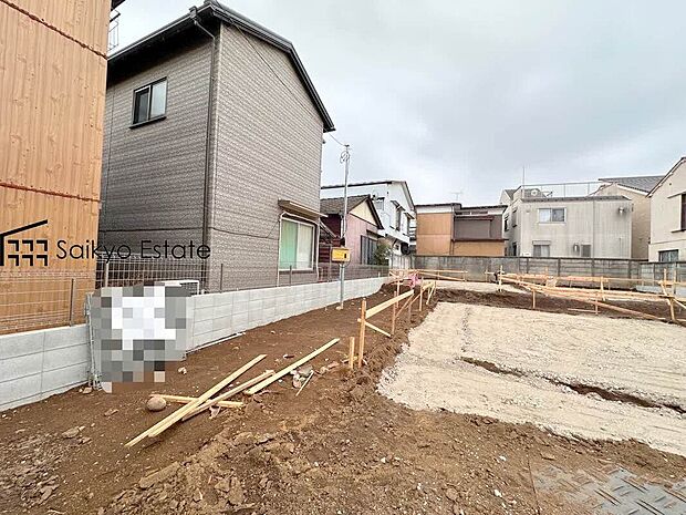 【現地写真】小学校まで徒歩約10分、中学校まで徒歩約4分でお子様が無理なく通える距離です。保育園や幼稚園も近くにあり、子育てファミリーには嬉しい環境です！