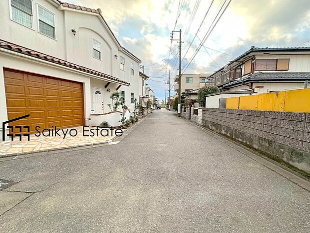 【前面道路】前面道路、幅員がございますので、駐車もスムーズに行えます!駐車が少し苦手なママさんでも安心ですね♪