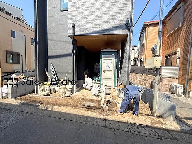 【駐車場】カースペースはビルトインガレージのため雨風から愛車を守ってくれます。また、雨の日でも車からの荷物の搬入が濡れずに行えます!