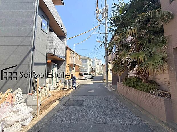 【前面道路】交通量の少ない前面道路ですので、小さなお子様がおられるご家庭でも安心してお住まいいただけます。