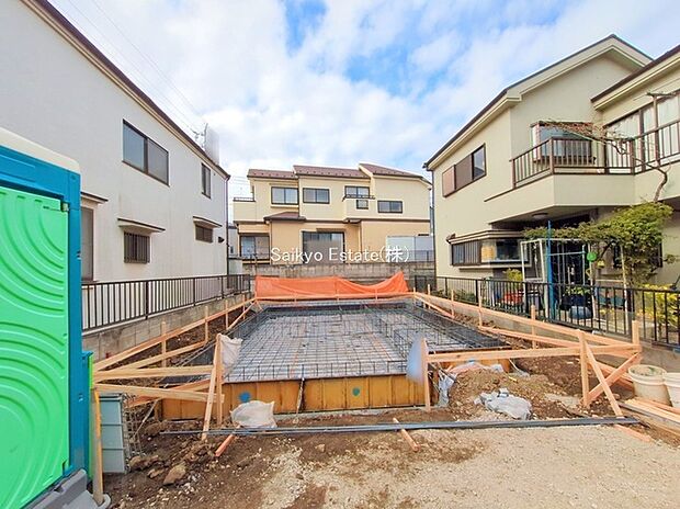 【現地写真】ガスを効率よく使えるハイクオリティ熱源器「エコジョーズ」標準装備!複数路線利用可能で通勤、通学に便利な立地です!