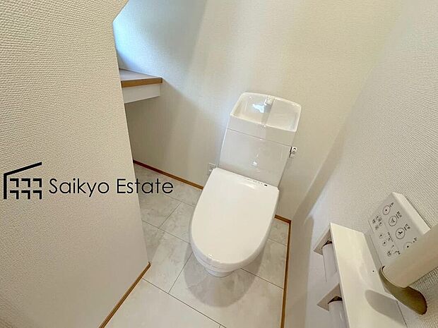 【ウォシュレット付トイレ】「温水清浄便座付きトイレ」は日々の生活を快適にしてくれます。毎日使う場所だからこそ、こだわりたいポイントですね。