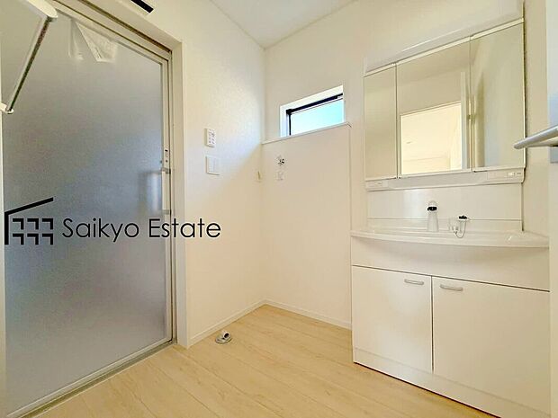 【シャンプードレッサー付洗面化粧台】「シャンプードレッサー付きの洗面台」は暮らしを快適にしてくれます。朝の身支度もスムーズに♪