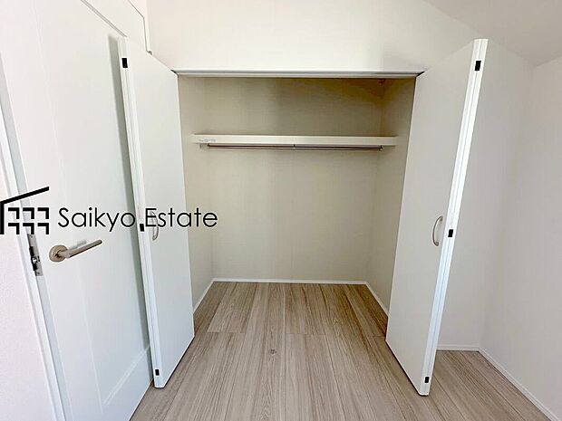 【収納】各居室に収納を完備しておりますので、居室の全空間を有効活用出来ます。自分好みのお部屋で、ゆったりお寛ぎ頂けます。
