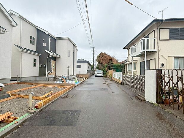 【前面道路】交通量の少ない前面道路ですので、小さなお子様がいらっしゃるご家庭でも安心してお住まいになれます。