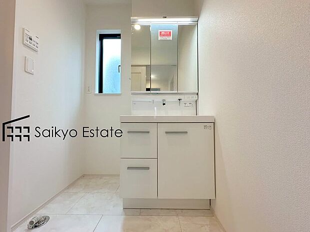 【シャワー付き洗面化粧台】「シャワー付き洗面化粧台」は暮らしを快適にしてくれます。朝の身支度もスムーズに♪