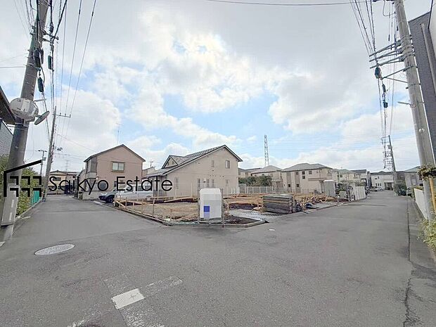 【前面道路】前面道路、幅員がございますので、駐車もスムーズに行えます!駐車が少し苦手なママさんでも安心ですね♪