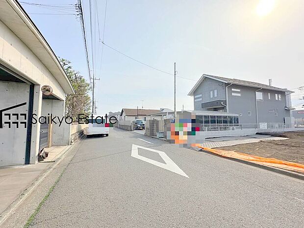 【前面道路】交通量の少ない前面道路ですので、小さなお子様がおられるご家庭でも安心してお住まいいただけます。