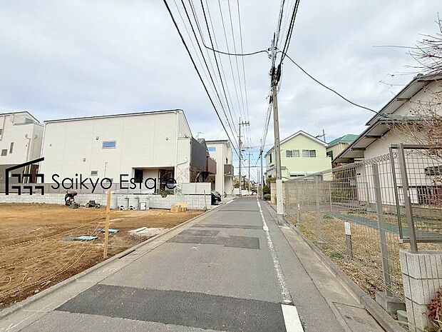 【前面道路】交通量の少ない前面道路ですので、小さなお子様がおられるご家庭でも安心してお住まいいただけます。