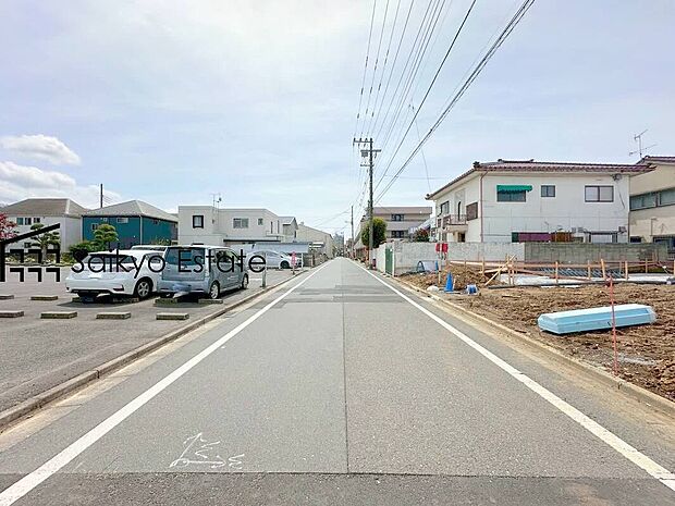 【前面道路】交通量の少ない前面道路ですので、小さなお子様がおられるご家庭でも安心してお住まいいただけます。
