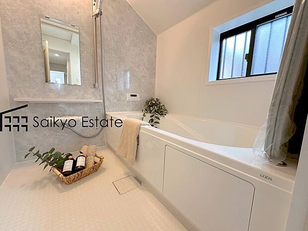 【浴室(施工例)】一日の疲れを癒してくれる広々バスルーム♪雨の日のお洗濯にも大活躍な浴室暖房乾燥機付きです!