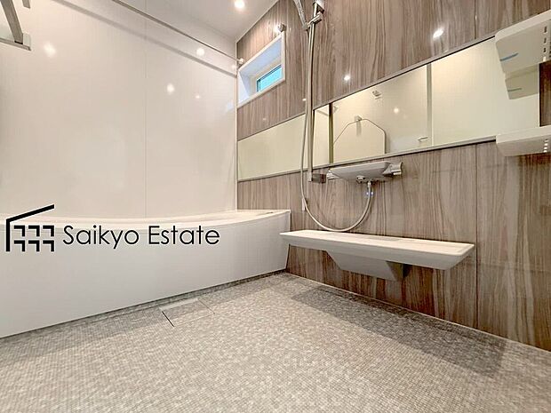 【浴室（2号棟）】一日の疲れを癒してくれる一坪タイプの広々バスルーム♪雨の日のお洗濯にも大活躍な浴室暖房乾燥機付きです！