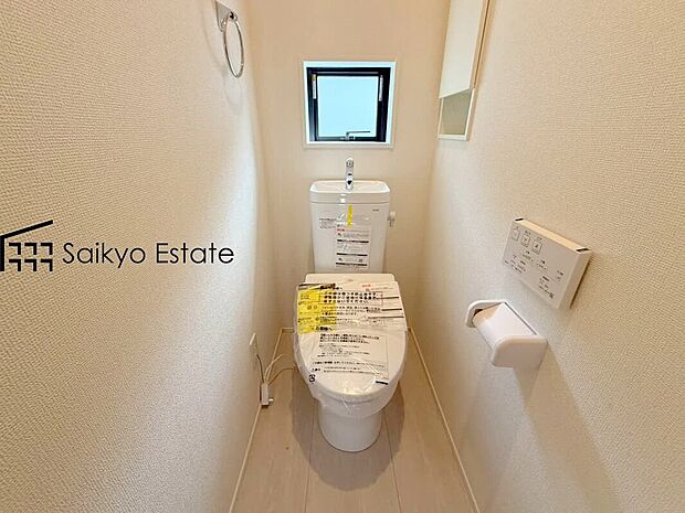 【ウォシュレット付トイレ】「温水清浄便座付きトイレ」は日々の生活を快適にしてくれます。毎日使う場所だからこそ、こだわりたいポイントですね。