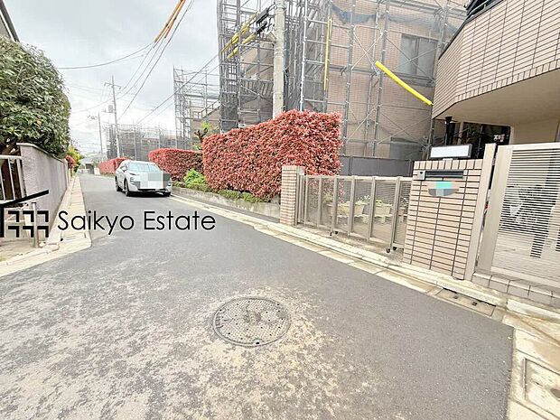 【前面道路】前面道路、幅員がございますので、駐車もスムーズに行えます！駐車が少し苦手なママさんでも安心ですね♪