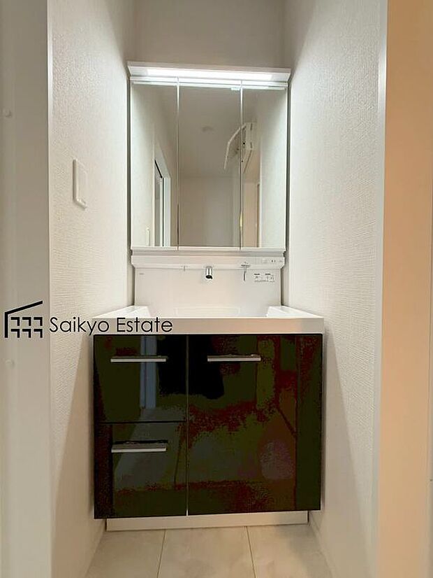 【シャンプードレッサー付洗面化粧台】「シャンプードレッサー付きの洗面台」は暮らしを快適にしてくれます。朝の身支度もスムーズに♪