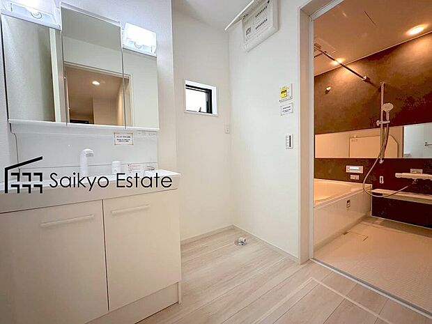 【シャンプードレッサー付洗面化粧台】「シャンプードレッサー付きの洗面台」は暮らしを快適にしてくれます。朝の身支度もスムーズに♪
