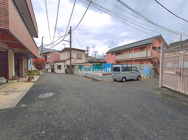 【前面道路】交通量の少ない前面道路ですので、小さなお子様がおられるご家庭でも安心してお住まいいただけます。
