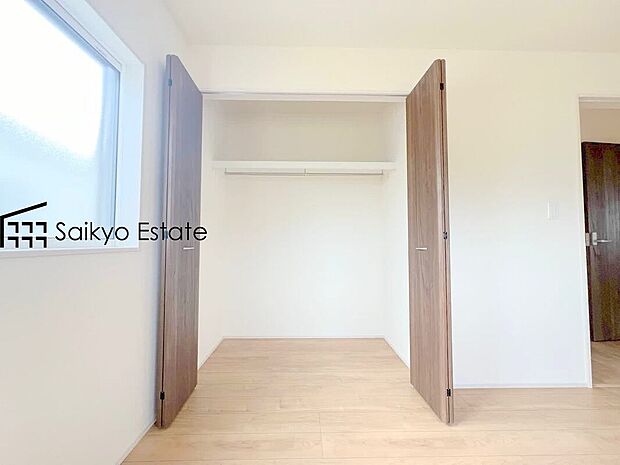 【収納（施工例）】居室に収納を完備しておりますので、居室の全空間を有効活用出来ます。自分好みのお部屋で、ゆったりお寛ぎ頂けます。