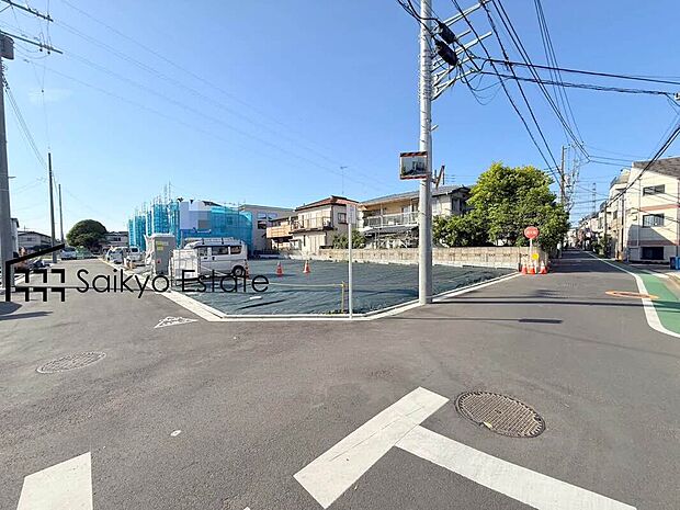 【前面道路を含む現地写真】周辺は公共施設、医療施設など、生活をサポートする施設も揃い、落ち着いた住環境で子育てにも優しい暮らしやすいロケーションです!