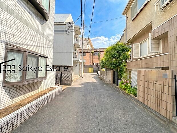 【前面道路】小学校まで徒歩約11分、中学校まで徒歩約13分でお子様が無理なく通える距離です。保育園や幼稚園も近くに多数あり、子育てファミリーには嬉しい環境です!